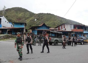 TNI Polri Gelar Patroli Gabungan Pasca Kericuhan di Kota Mulia