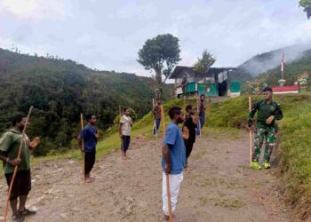 Lestarikan Budaya Indonesia Bersama Satgas Yonif 753/AVT Dengan Latihan Silat