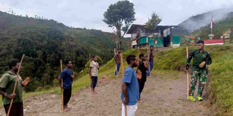 Lestarikan Budaya Indonesia Bersama Satgas Yonif 753/AVT Dengan Latihan Silat