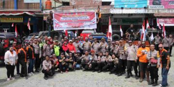 Polres Jayapura Gelar Konvoi Kendaraan Merah Putih dan Bagikan 1.708 Bendera Merah Putih