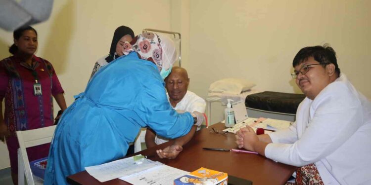 BTM – YB Ikuti 15 Tahapan Pemeriksaan Kesehatan di RSUD Jayapura