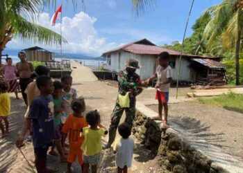 Bagikan Permen, Berbagi Kegembiraan Dengan Anak-Anak Perea