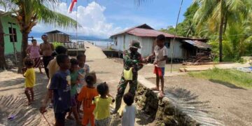 Bagikan Permen, Berbagi Kegembiraan Dengan Anak-Anak Perea