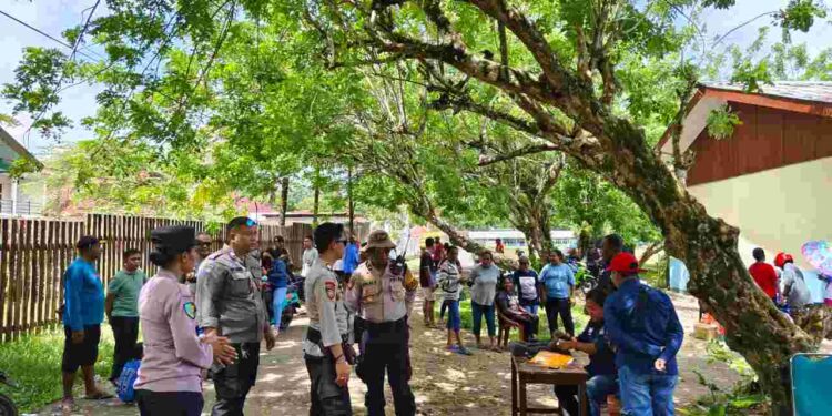 Polres Supiori Gencar Laksanakan Patroli di Tiap TPS Guna Ciptakan Pemilihan yang Aman dan Kondusif