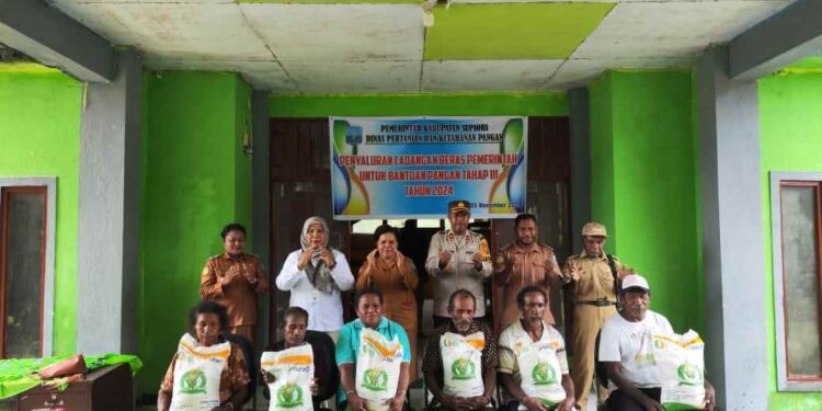 Polres Supiori Polda Papua Kawal Penyaluran Cadangan Beras Bantuan Pemerintah