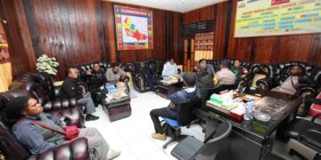 Ketua KPU Papua Tengah dan LO Polda Papua Tinjau Pelaksanaan Pilkada di Paniai