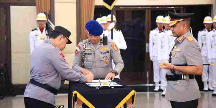 Kapolri Pimpin Serah Terima Jabatan 6 Pejabat Tinggi Polri