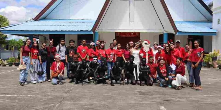 Menyongsong Hari Natal Pemuda GKI Bahtera Hayat Hamadi Gelar Santa Claus
