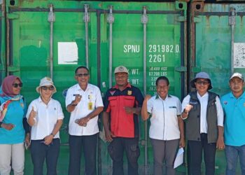 15 Ton Sampah Olahan Kardus dan Plastik Dikirim Bank Sampah Jayapura ke Surabaya