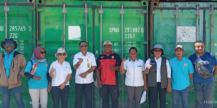 15 Ton Sampah Olahan Kardus dan Plastik Dikirim Bank Sampah Jayapura ke Surabaya