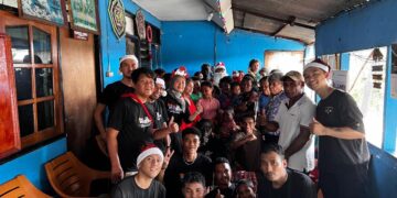 Admepa Berbagi Kasih Natal ke Panti Asuhan dan Panti Jompo Air Mata Mama Kota Jayapura