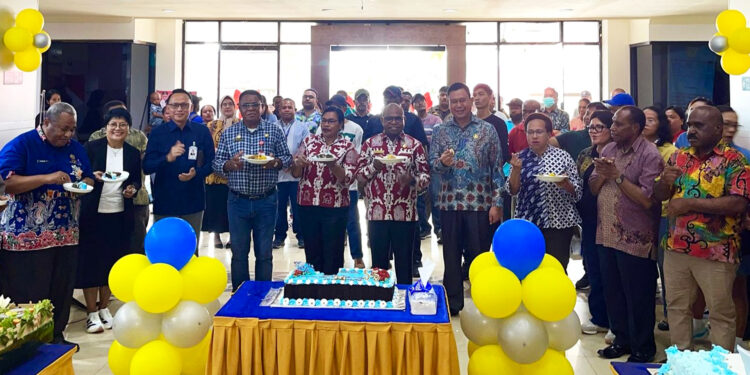 Wali Kota Sorong Septinus Lobat Rayakan Ulang Tahun ke-55 di Lobby Gedung Wali Kota