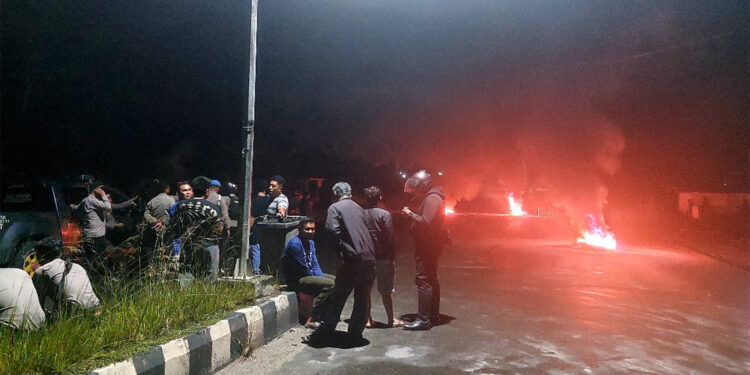 Bocah 9 Tahun Ditabrak Pelaku Kabur, Massa Palang Jalan