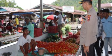 Menjelang Bulan Ramadhan, Kapolres Bersama Kasat Reskrim Cek Ketersediaan Dan Harga Sembako di Pasar Aroro – Iroro