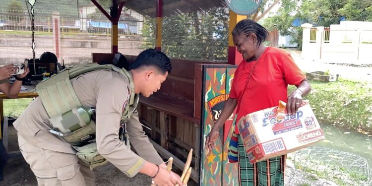 Hangatnya Kebersamaan: Mama-Mama Pegunungan Bintang dan Personel Satgas Ops Damai Cartenz 2025 Saling Berbagi