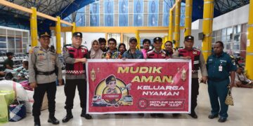 Dukung “Mudik Aman, Keluarga Nyaman”, Polsubsektor kawasan pelabuhan Sosialisasikan Hotline 110.