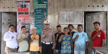 Polres Sarmi Polda Papua Sosialisasikan Mudik Aman Keluarga Nyaman Di Terminal Rental Trans Jayapura – Sarmi