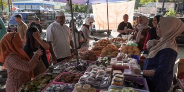 MDF Borong Ratusan Makanan dan Minuman Pedagang Takjil Untuk Dibagikan Kepada Masyarakat