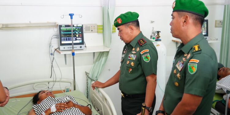 Jenguk Korban Di RSMI, Pangdam XVII/Cenderawasih Kecam Kebiadaban Gerombolan OPM