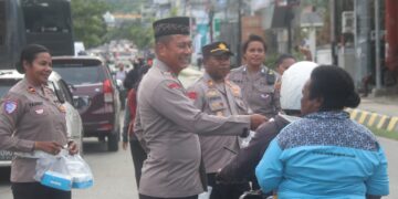 Kapolresta Merajut Kasih Bersama Polwan Dengan Berbagi Takjil dan Bukber