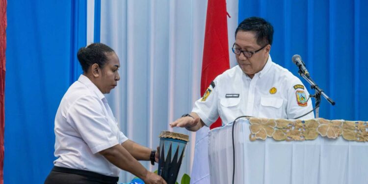 Penjabat Sekda Papua Tengah Membuka Forum Konsultasi Publik untuk RPJMD 2025-2029