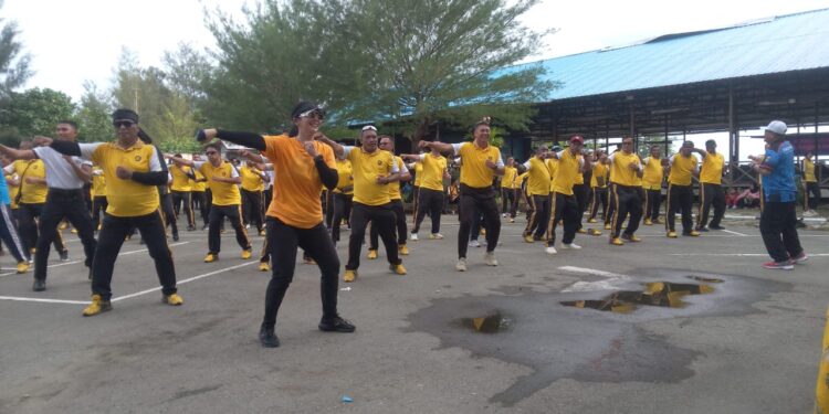 Tingkatkan Imun Tubuh Personel Polresta Laksanakan Jalan Santai dan Senam Bersama