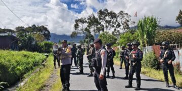 Hadirkan Kedamaian, Aparat Gabungan TNI-POLRI di Kab. Puncak Jaya Tidak Hentinya Berikan Himbauan Kamtibmas dan Larangan Membawa Alat Perang