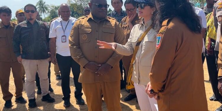 Wakil Menteri Pendidikan Tinggi Tinjau Proyek Pembangunan SMA Unggul Garuda di Papua Tengah
