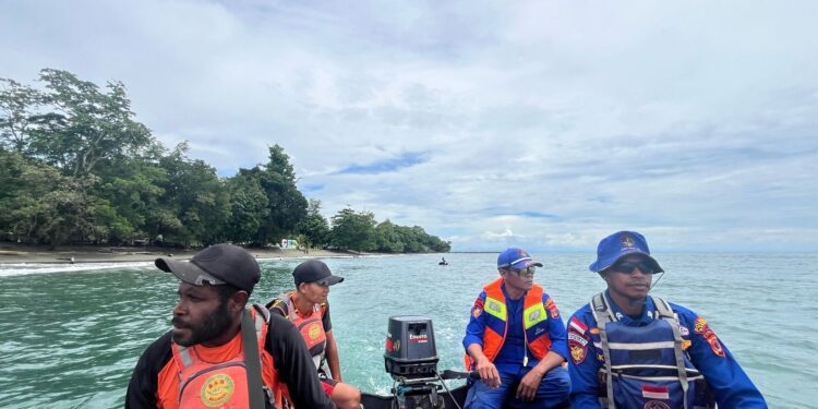 Sat Polair Polres Nabire dan Basarnas Nabire Gelar Patroli Laut dan Himbauan Keselamatan di Pantai Wisata