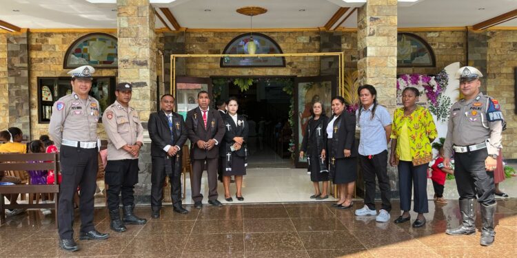 1.204 Personil Polda Papua Barat dan Polda PBD Amankan Ibadah Perayaan Jumat Agung dan Paskah 2025