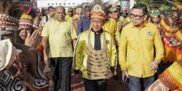 MDF Dampingi Ahmad Doli Kurnia Sambut Kedatangan Ketum Golkar Bahlil Lahadalia di Bandara