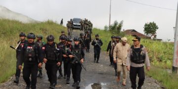 Kapolres Puncak Jaya Pimpin Patroli Dialogis dan Razia Alat Perang Jelang Sidang Penetapan PHPU Bupati dan Wakil Bupati Puncak Jaya