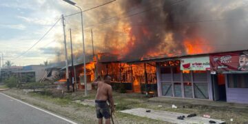 Kebakaran Hebat Hanguskan Meubel dan Empat Rumah di SP2, Nabire Barat
