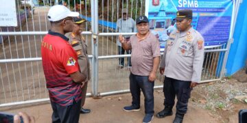 Polresta Jayapura Kota Dampingi Dinas Pendidikan dan Kebudayaan Buka Palang di SMA 3 Negeri Jayapura