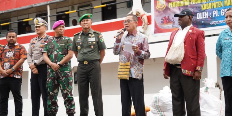 Kapoksahli Pangdam XVII/Cenderawasih Hadiri Pelepasan Bantuan Logistik Untuk Memberamo Raya