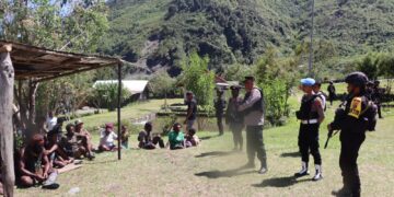Jelang Perdamaian Belah Kayu Doli, Polres Puncak Jaya Bersama Brimob BKO Tingkatkan Giat Patroli Dialogis