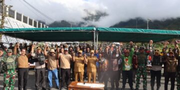 Adat Belah Kayu Doli, Simbol Perdamaian Pasca Konflik Sosial Pilkada di Kab. Puncak Jaya