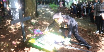 Beri Penghormatan Terakhir, Kapolresta Pimpin Upacara Pemakaman Bripda Rhenold Tomas Mansi Secara Kedinasan