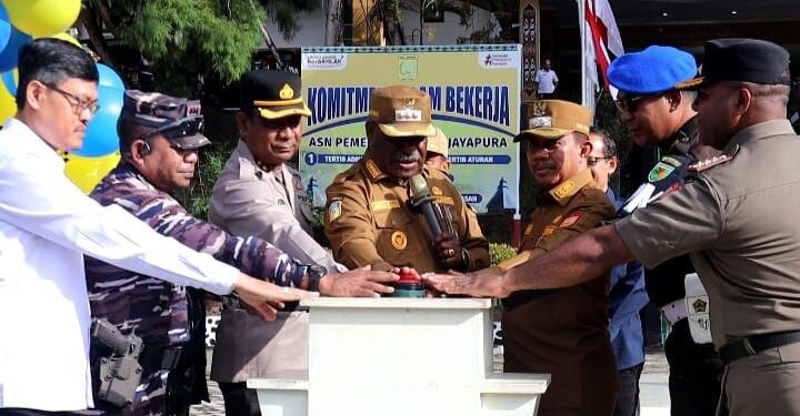 Pertama di Kota Jayapura Walikota Abisai Rollo Launching Tim Terpadu Keamanan dan Layanan Call Center