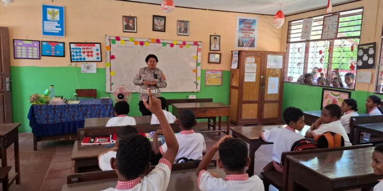 Sat Lantas Polresta Berikan Himbauan dan Edukasi Tertib Lalu Lintas Melalui Program “Police Go To School”