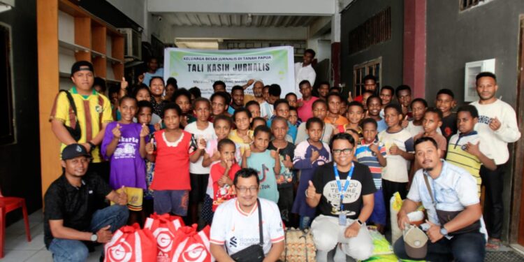 Jurnalis Berbagi, Salurkan Tali Kasih ke Panti Asuhan dan Ponpes di Papua