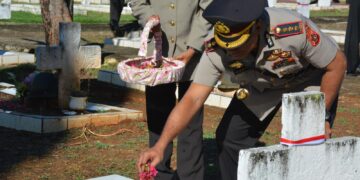 Ziarah Rombongan dan Tabur Bunga di TMP Kesuma Trikora Waena, Polda Papua Peringati Hari Bhayangkara ke-79