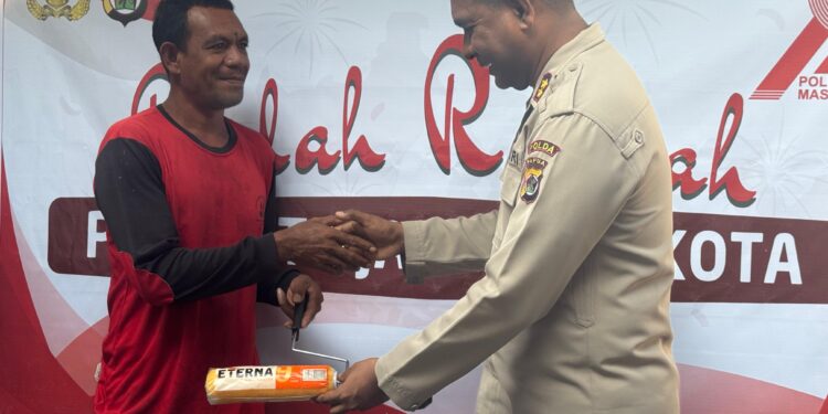 Sambut Hari Bhayangkara Ke 79, Polresta Bedah Rumah Salah Satu Warga di Kawasan Entrop