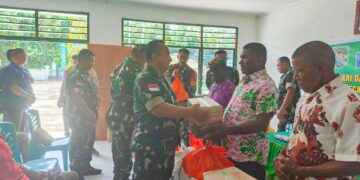 Teguhkan Persatuan di Papua, Korem 172/PWY Bagikan Sembako untuk Kepala Suku dan Tokoh Adat
