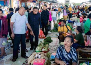 Warga Sambut Positif Blusukan Matius Fakhiri di Pasar Tradisional Yapen