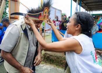 Masyarakat Waropen: Matius Fakhiri Layak Pimpin Papua