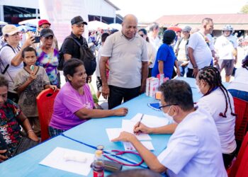 Masyarakat Nilai Matius Fakhiri, Punya Solusi Atasi Masalah Kesehatan di Yapen
