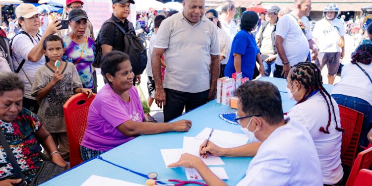 Masyarakat Nilai Matius Fakhiri, Punya Solusi Atasi Masalah Kesehatan di Yapen