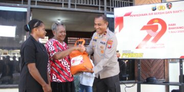 Wujud Kepedulian, Kapolda Papua Tengah Resmikan Sumur Bor dan Salurkan Bansos di Panti Asuhan