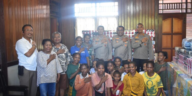 Polda Papua Tengah Gelar Bakti Sosial di Panti Asuhan Hasrat Suci Putri Mandiri Nabire